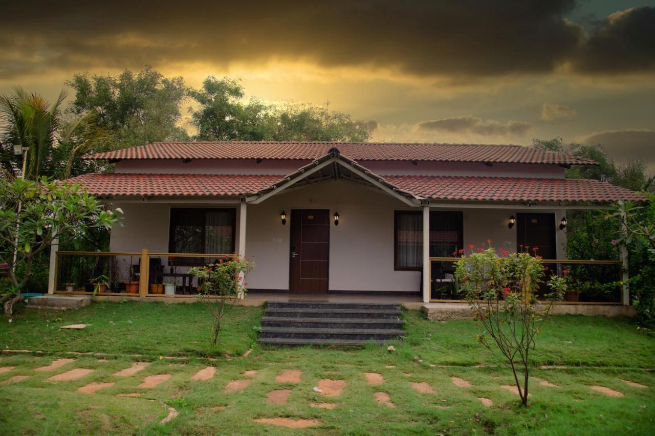 Sterling Banashree Badami Hotel Ngoại thất bức ảnh