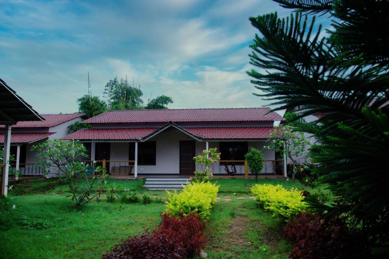 Sterling Banashree Badami Hotel Ngoại thất bức ảnh