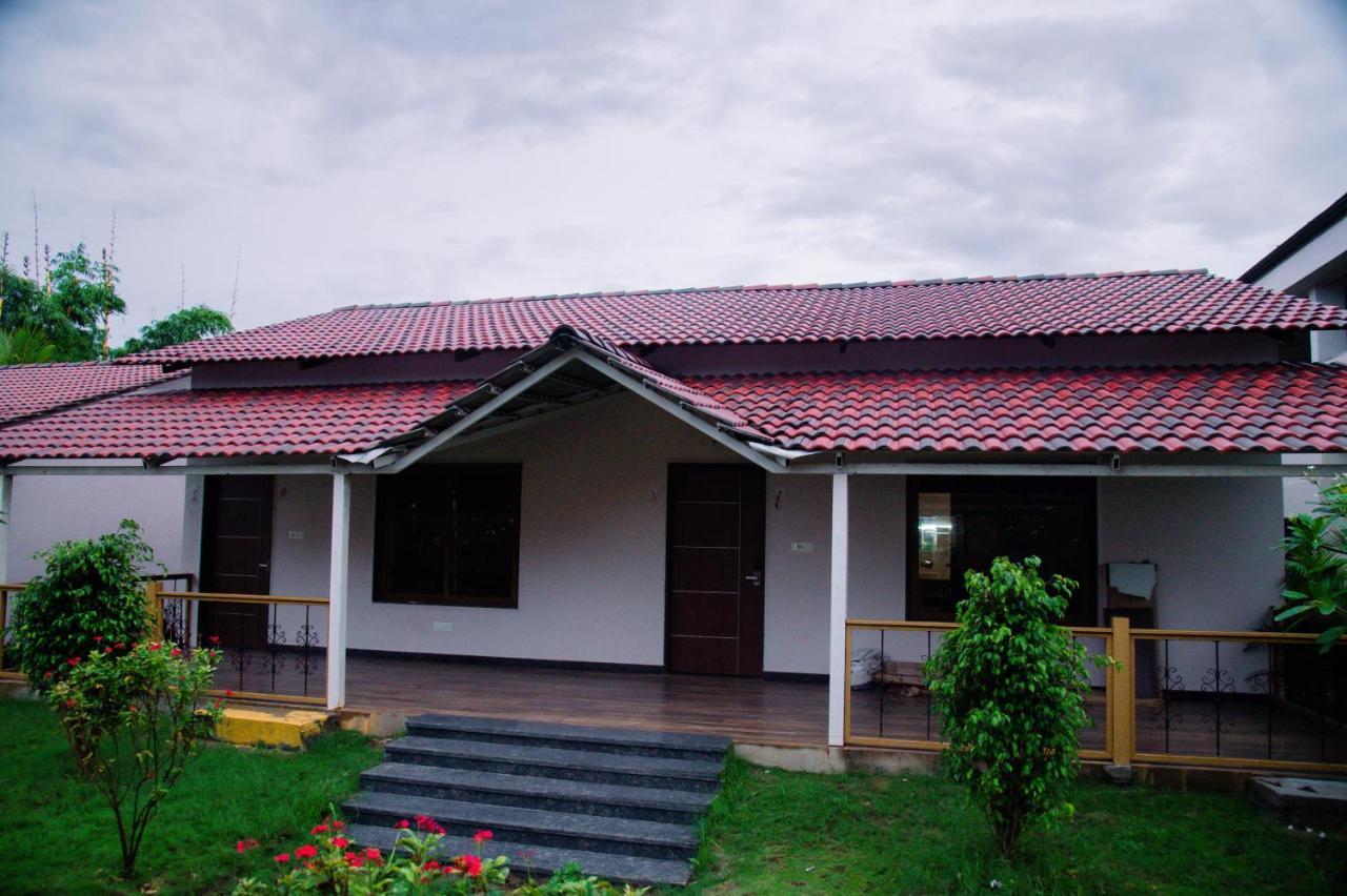 Sterling Banashree Badami Hotel Ngoại thất bức ảnh