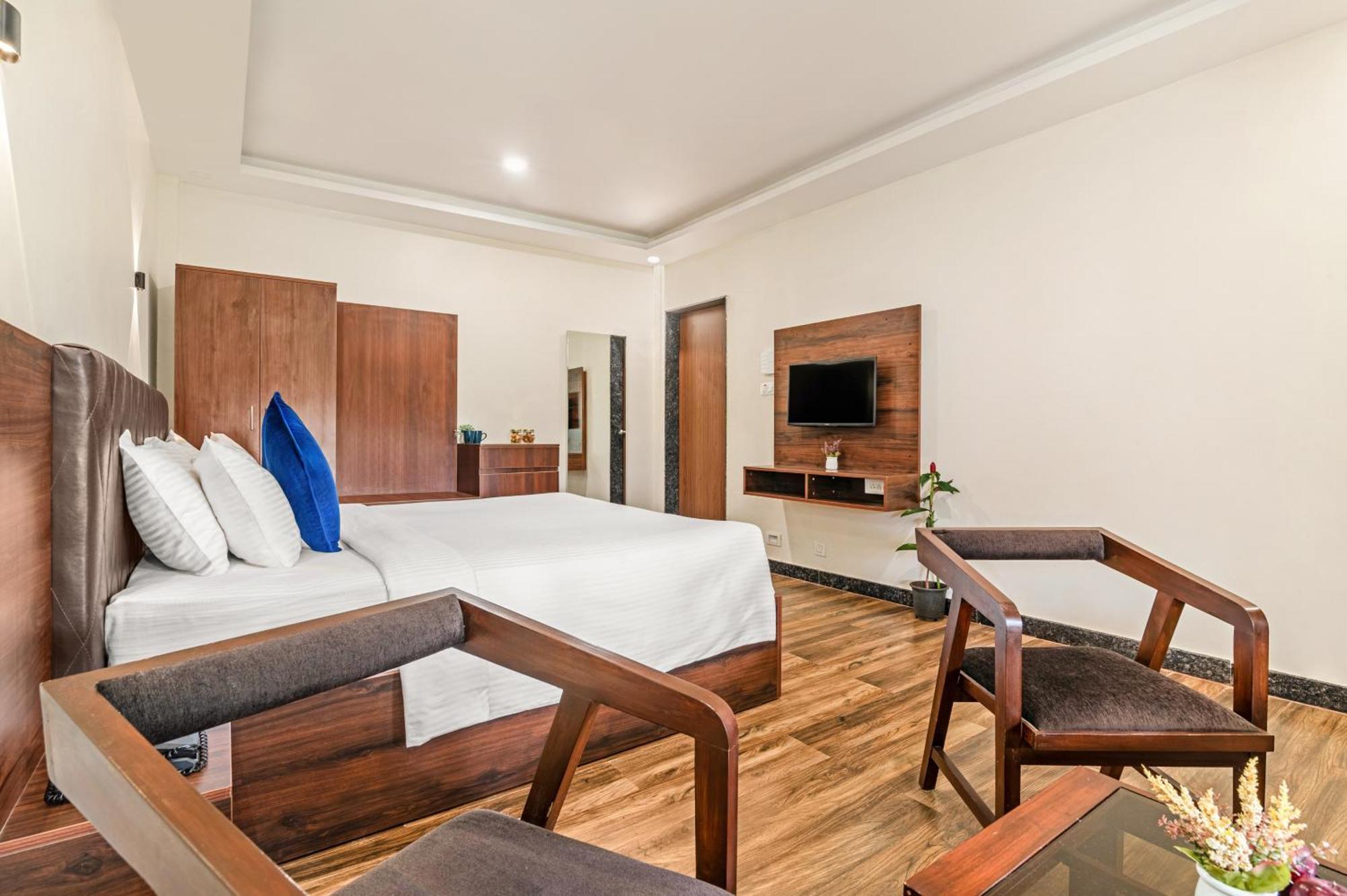Sterling Banashree Badami Hotel Ngoại thất bức ảnh