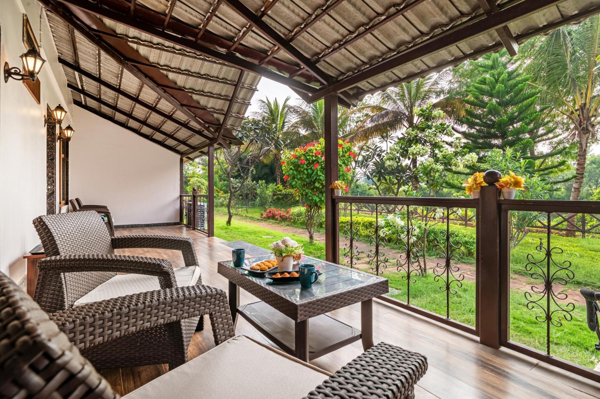 Sterling Banashree Badami Hotel Ngoại thất bức ảnh
