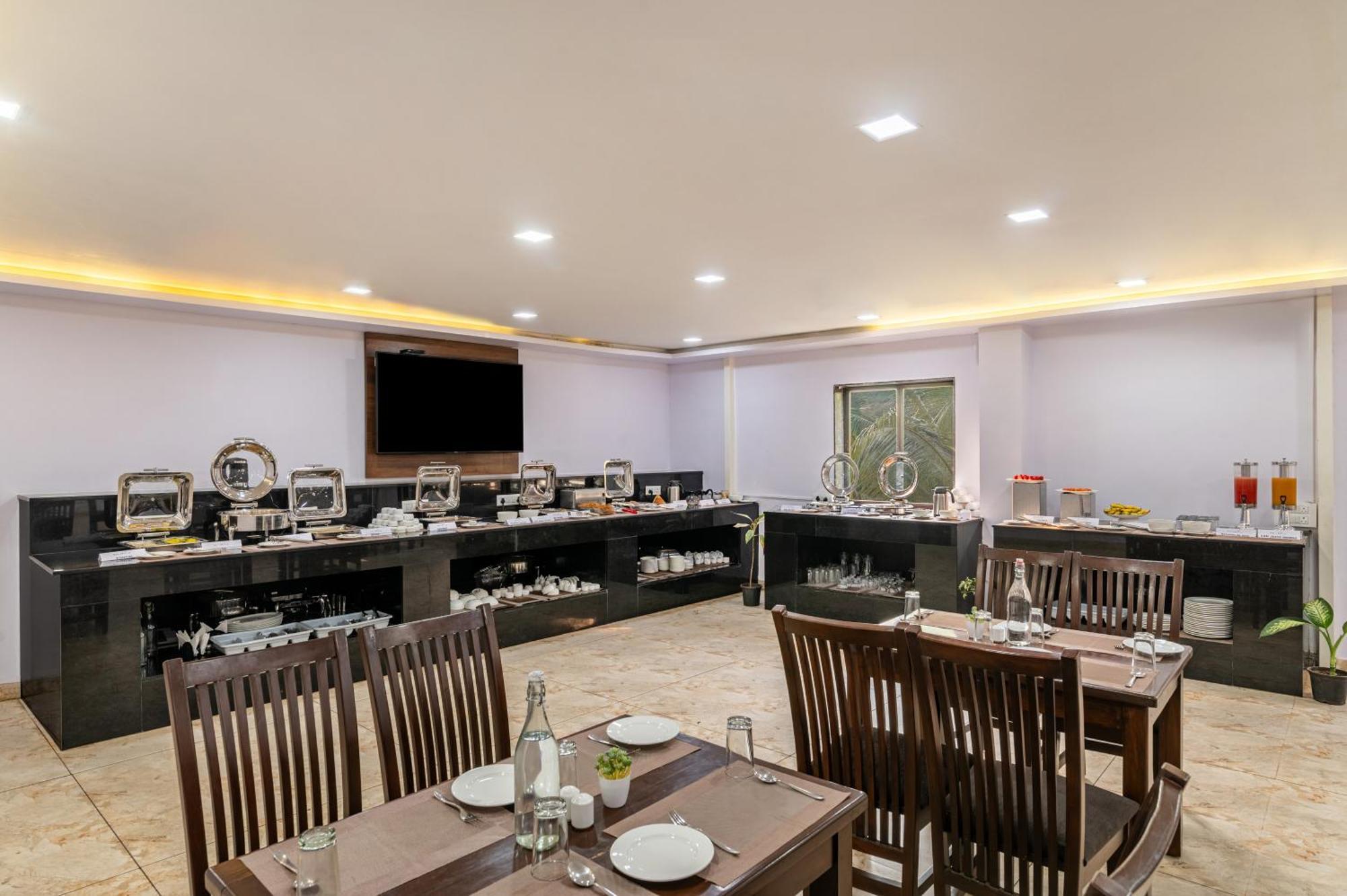 Sterling Banashree Badami Hotel Ngoại thất bức ảnh